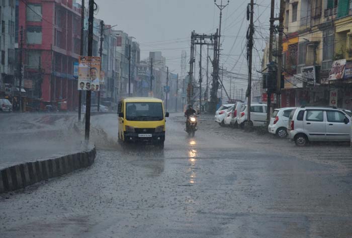 मध्यप्रदेश में बारिश का दौर जारी, भोपाल, इंदौर, जबलपुर समेत 21 जिलों में तेज बारिश के आसार