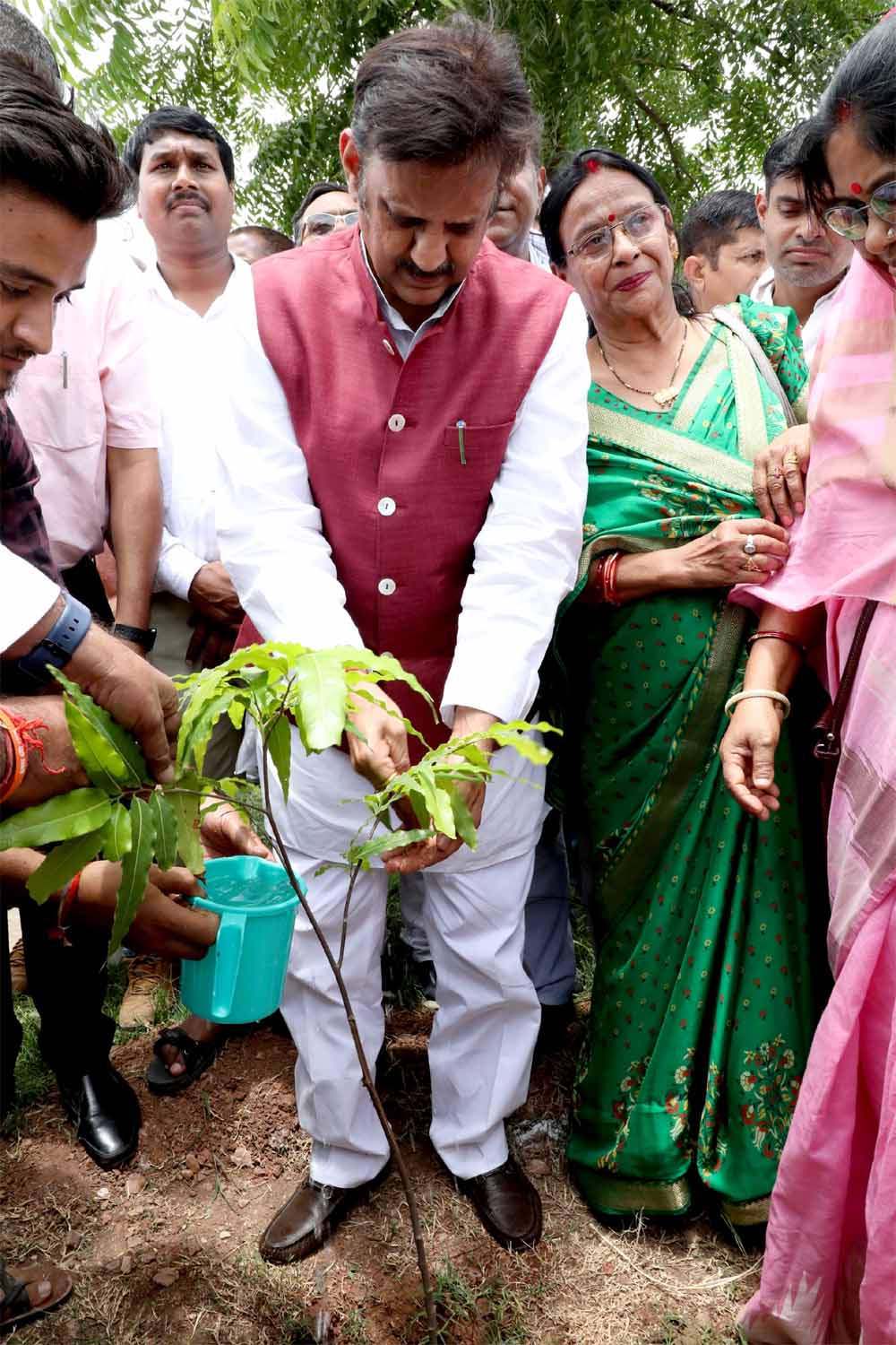 मौसम के बदलते चक्र और प्रदूषण को नियंत्रित करने में सहायक हैं वृक्ष- उप-मुख्यमंत्री श्री शुक्ल