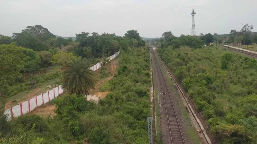 रोहतास व कैमूर जिले से होकर गुजर रही ग्रैंड कार्ड रेलखंड पर 160 किलोमीटर प्रतिघंटा की रफ्तार से रेलगाड़ी दौड़ेगी