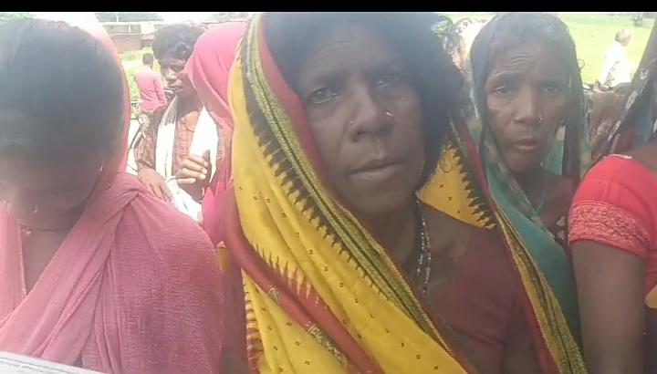 ग्राम पंचायत तियारा कैम्हाडाड में कोटेदार की मनमानी, सैकड़ो हितग्राहियों को कई महीनो से नहीं मिला राशन ग्राम पंचायत तियारा कैम्हाडाड में कोटेदार की मनमानी, सैकड़ो हितग्राहियों को कई महीनो से नहीं मिला राशन