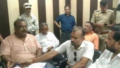 मेरठ के स्कूल में प्रिंसिपल ने छात्र को खिलाया नॉनवेज, पुलिस तक पहुंचा मामला, हंगामे के बाद BSA ने किया सस्पेंड 