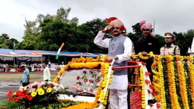 उपमुख्यमंत्री शुक्ल ने सागर में किया ध्वजारोहण ,परेड की सलामी ली