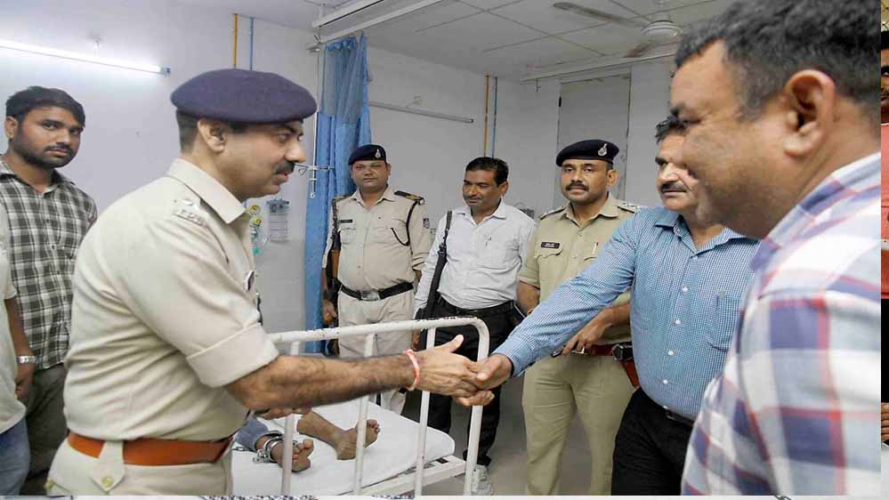 ग्वालियर पुलिस ने ट्रैवल्स संचालक की पत्नी की हत्या करने वाले को मुठभेड़ में पकड़ाया