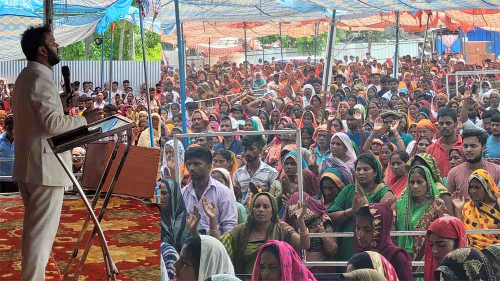 बिहार-बेतिया में इलाज के नाम पर प्रार्थना सभा में धर्म परिवर्तन, मुख्यमंत्री से लोगों ने लगाई गुहार