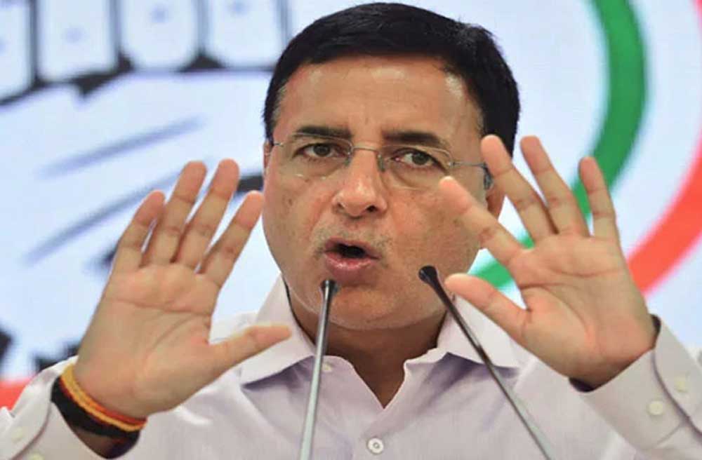 विपक्षी कांग्रेस ने केंद्र सरकार पर तीखा हमला बोला, कहा- आरती उतारने की बात कर किसानों के रास्तों में कांटे बिछाती है विपक्षी कांग्रेस ने केंद्र सरकार पर तीखा हमला बोला, कहा- आरती उतारने की बात कर किसानों के रास्तों में कांटे बिछाती है