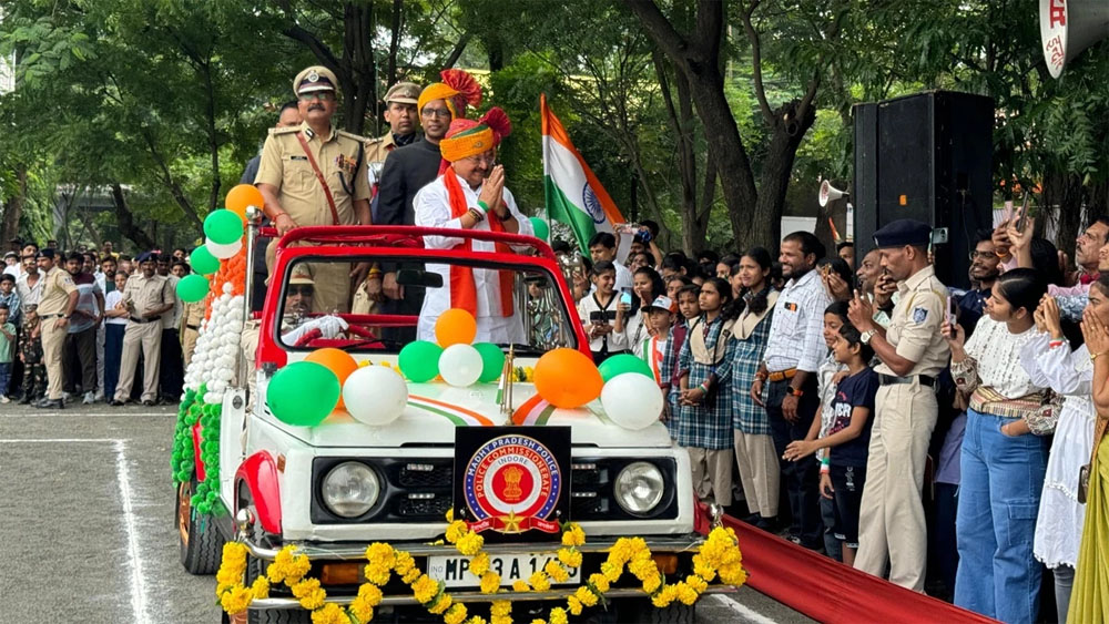 मंत्री कैलाश विजयवर्गीय ने फहराया राष्‍ट्रध्वज, मुख्य समारोह महेश गार्ड लाइन स्थित आरएपीटीसी ग्राउंड पर मनाया