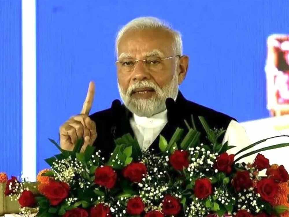 प्रधानमंत्री नरेंद्र मोदी ने महाराष्ट्र के जलगांव में रविवार को जनसभा को संबोधित किया, महिला सुरक्षा का मुद्दा उठाया