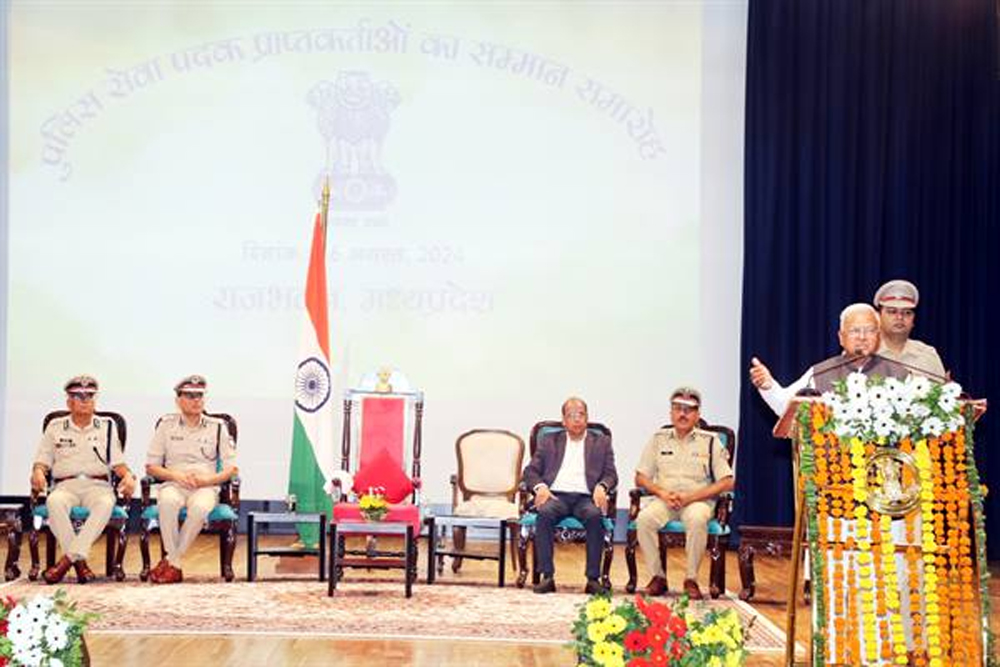 पुलिस का व्यवहार और दृष्टिकोण जनता के प्रति रहे संवेदनशील – राज्यपाल श्री पटेल