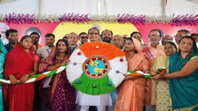 केंद्रीय कृषि मंत्री शिवराज सिंह चौहान बुदनी में आयोजित कार्यक्रम एवं तिरंगा रैली में शामिल हुए