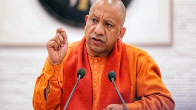 मुख्यमंत्री Yogi से मिली पीड़िता की मां, CM ने कहा- सपा नेता पर होगी कड़ी कार्रवाई