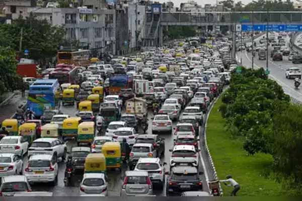 नोएडा, ग्रेटर नोएडा में भयंकर जाम, ट्रैफिक एडवाइजरी जारी, रात 11 बजे तक इन गाड़ियों की एंट्री पर रोक