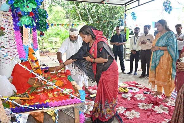 मंत्री राजवाड़े ने भगवान विश्वकर्मा की पूजा-अर्चना कर प्रदेश वासियों की सुख समृद्धि और खुशहाली की कामना की