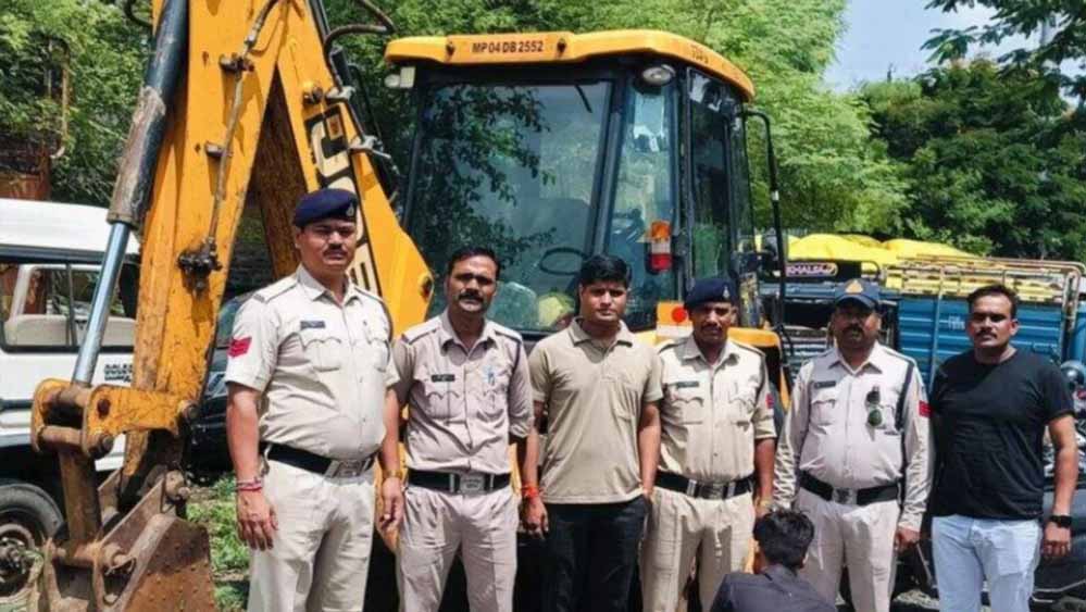 भोपल से जेसीबी मशीन चोरी कर राजस्थान ले जा रहे चोर,  रास्ते में पुलिस ने दबोचा