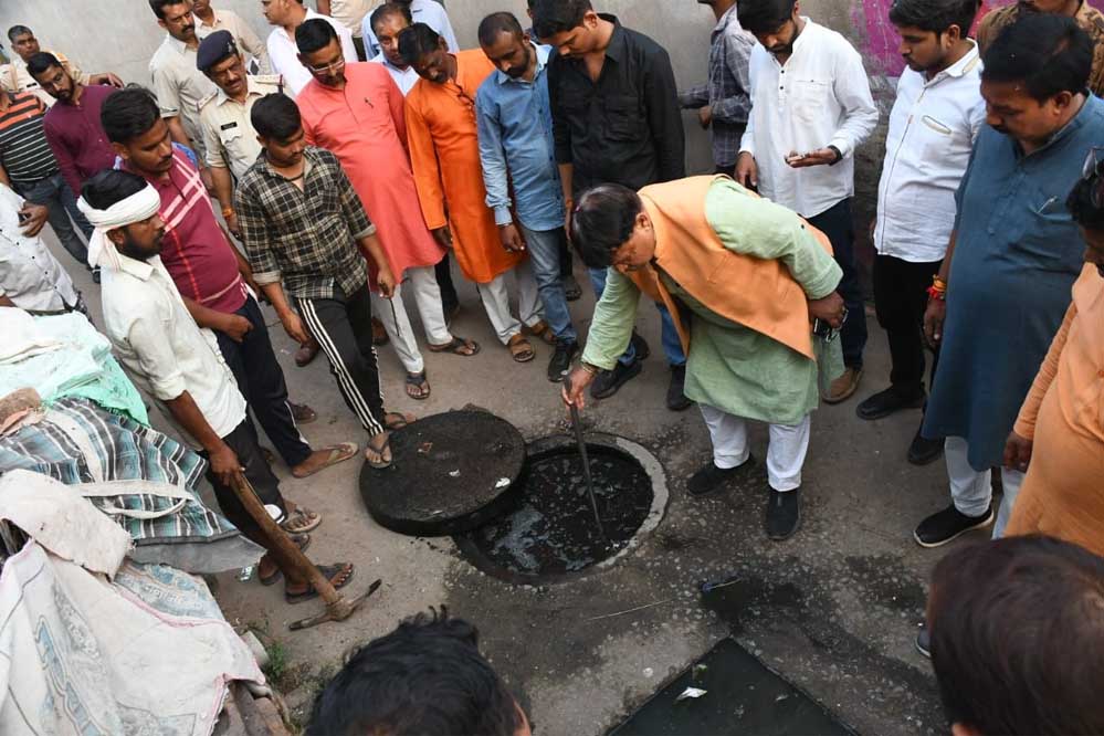 अभियान के तीसरे दिन उपनगर ग्वालियर की विभिन्न बस्तियों में पहुँचे ऊर्जा मंत्री तोमर