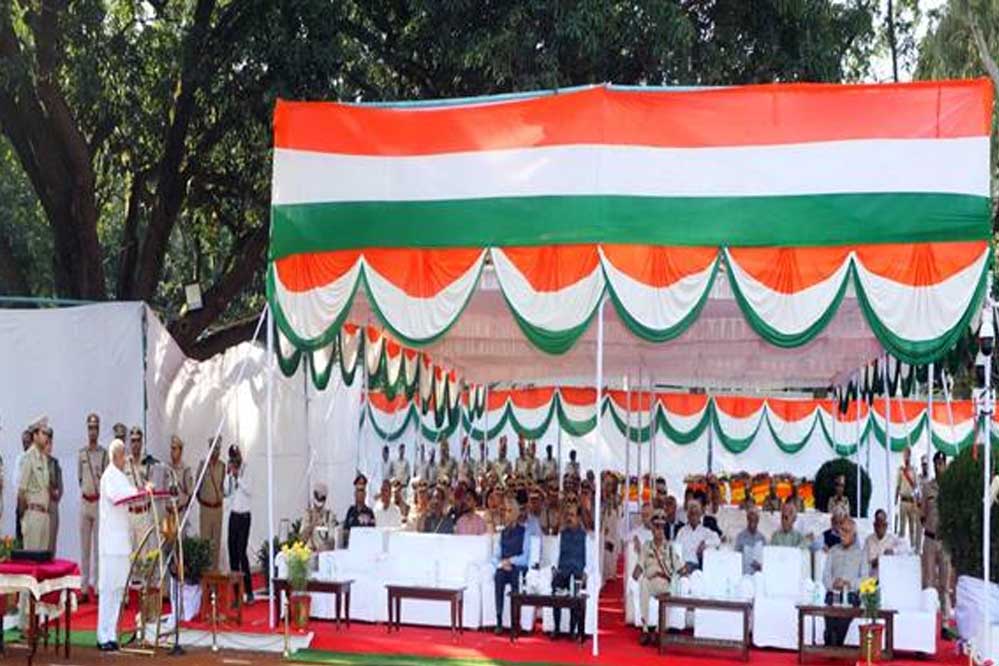 आमजन के प्रति पुलिस सजग, संवेदनशील और विनम्र रहे : राज्यपाल पटेल आमजन के प्रति पुलिस सजग, संवेदनशील और विनम्र रहे : राज्यपाल पटेल