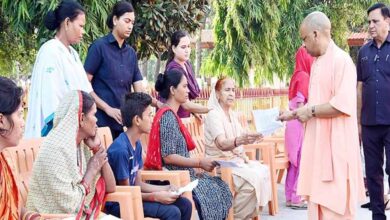 मुख्यमंत्री योगी आदित्यनाथ ने हर बार की तरह जनता दर्शन किया, सुनी लोगो की फरियाद