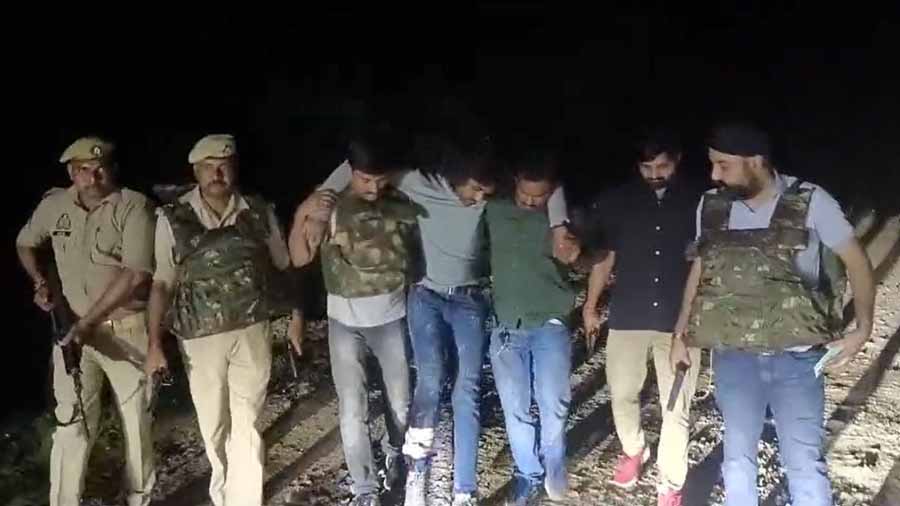 दतिया का शातिर बदमाश सद्दाम बीती रात उत्तर प्रदेश में शार्ट एनकाउंटर, पैर में गोली लगने से घायल दतिया का शातिर बदमाश सद्दाम बीती रात उत्तर प्रदेश में शार्ट एनकाउंटर, पैर में गोली लगने से घायल