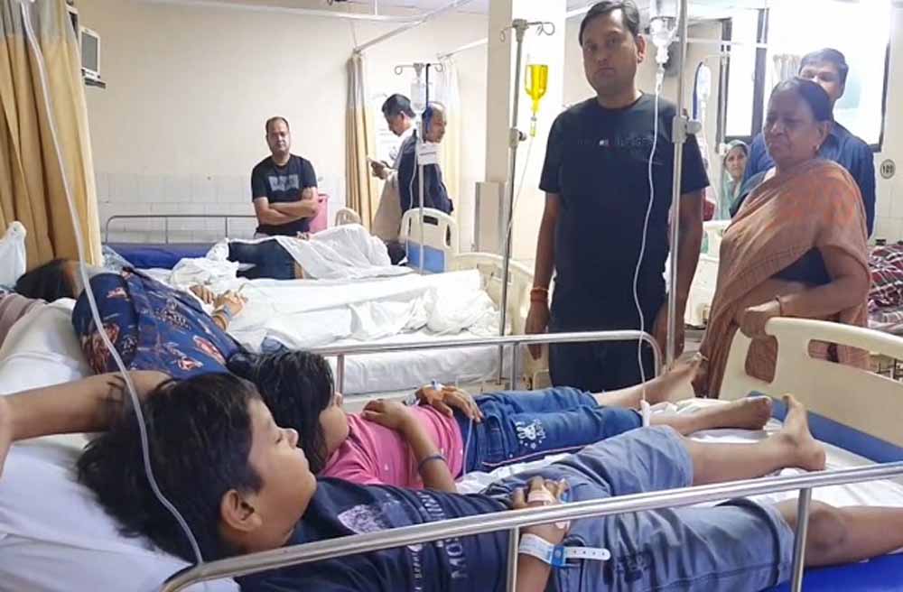 कैथल में कुट्टू का आटा खाने से बिगड़ी 8 लोगों की हालत, हालत अभी भी नाजुक बताई, परिजनों ने लगाए ये आरोप कैथल में कुट्टू का आटा खाने से बिगड़ी 8 लोगों की हालत, हालत अभी भी नाजुक बताई, परिजनों ने लगाए ये आरोप