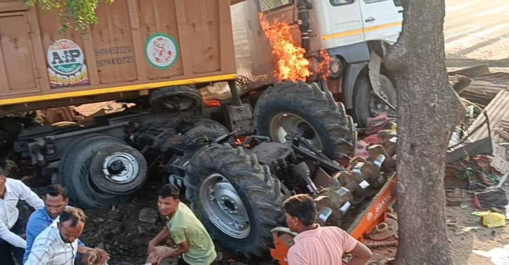 महू-नीमच हाईवे पर रतलाम में ट्रैक्टर को चपेट में लेकर ट्राला झोपड़ी में घुसा, चालक की मौत