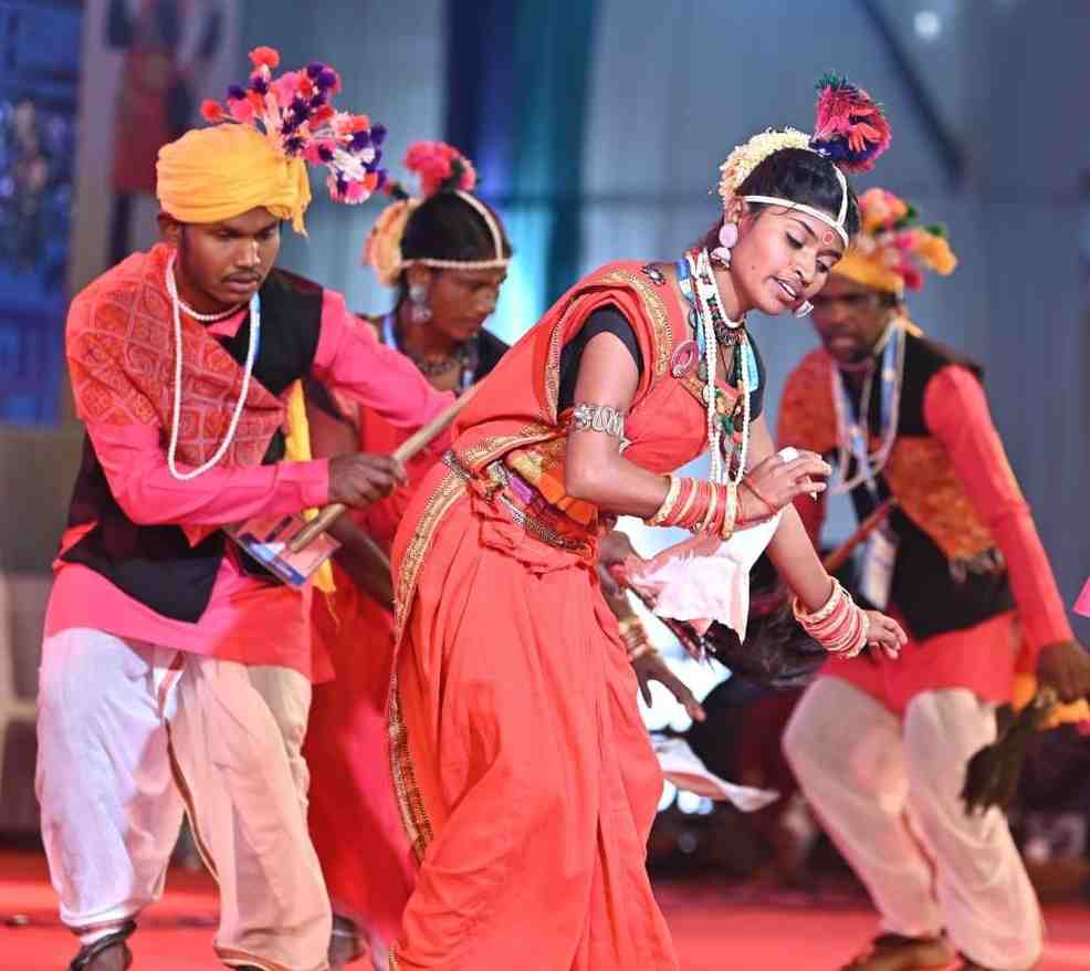 जनजातीय गौरव दिवस एवं अंतर्राज्यीय आदिवासी लोक नृत्य महोत्सव-2024 में एक मंच पर दिखी विभिन्न राज्यों की संस्कृतियों की अनूठी झलक