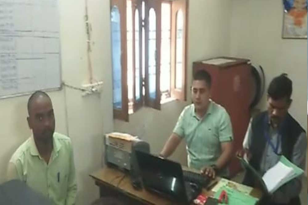 25 हजार की रिश्वत लेते जे.ई. अरेस्ट, लोकायुक्त टीम ने रंगे हाथों दबोचा, डिमांड बनाने के नाम पर मांगी थी घूस, मचा हड़कंप
