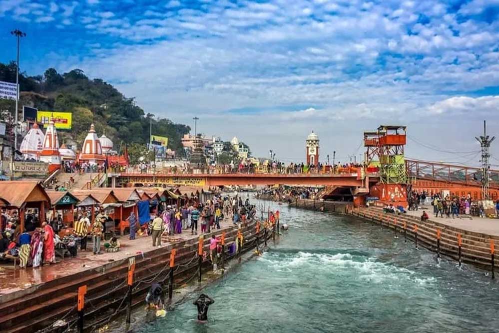 हरिद्वार में मुस्लिम विधायकों को निमंत्रण दिए जाने पर हंगामा, प्रशासन के आदेश के खिलाफ अड़े गंगा सभा और बजरंग दल हरिद्वार में मुस्लिम विधायकों को निमंत्रण दिए जाने पर हंगामा, प्रशासन के आदेश के खिलाफ अड़े गंगा सभा और बजरंग दल