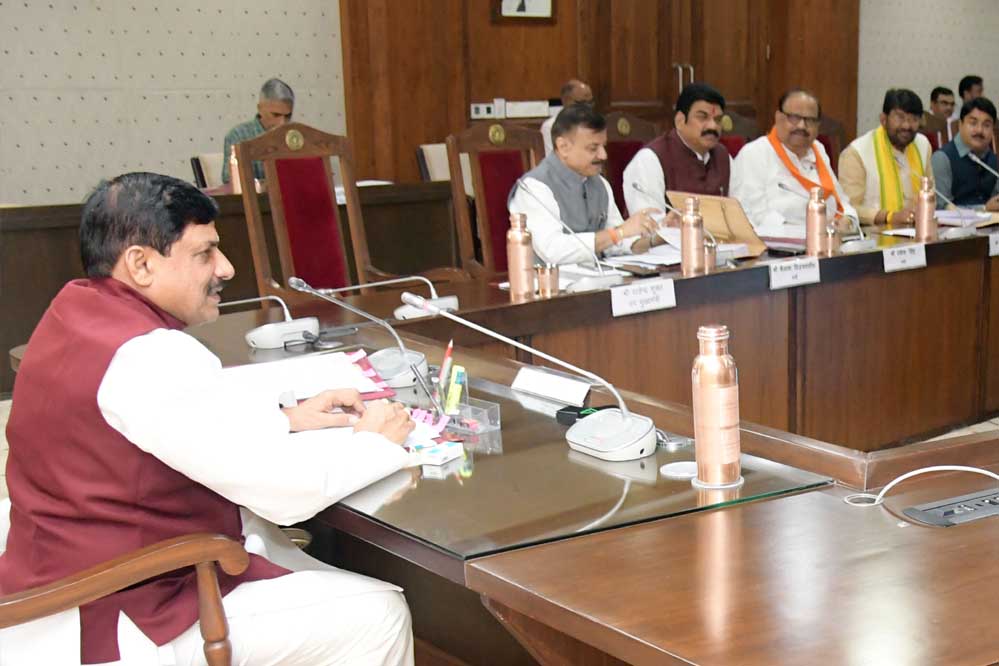 मप्र सरकार की कैबिनेट बैठक : प्रदेश के गांवों में बनेंगे 3.50 लाख पीएम आवास, सोलर एनर्जी को लेकर भी हुआ अहम फैसला मप्र सरकार की कैबिनेट बैठक : प्रदेश के गांवों में बनेंगे 3.50 लाख पीएम आवास, सोलर एनर्जी को लेकर भी हुआ अहम फैसला