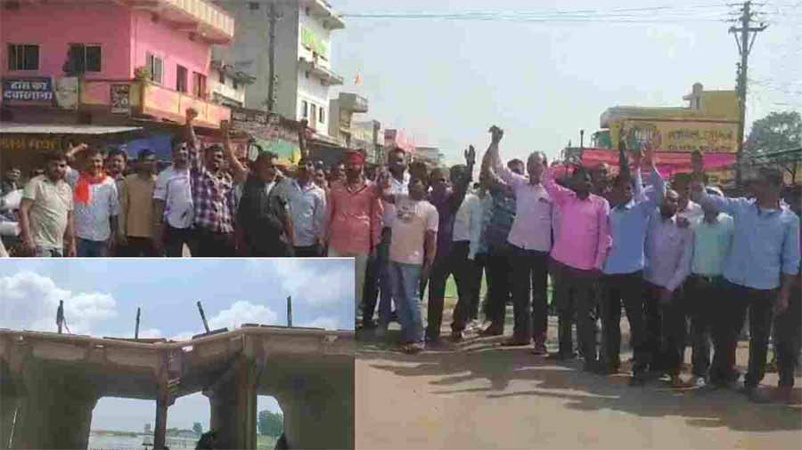 महानदी पर मेघा पुल टूटने के बाद वैकल्पिक मार्ग बनाने की मांग को लेकर ग्रामीणों और व्यापारियों ने किया प्रदर्शन महानदी पर मेघा पुल टूटने के बाद वैकल्पिक मार्ग बनाने की मांग को लेकर ग्रामीणों और व्यापारियों ने किया प्रदर्शन