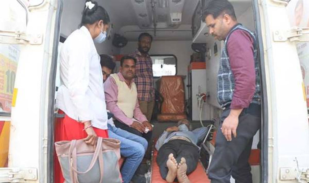 हृदय रोग पीड़ित जैन को पीएमएयर एम्बुलेंस से लिफ्ट कर भेजा हैदराबाद हृदय रोग पीड़ित जैन को पीएमएयर एम्बुलेंस से लिफ्ट कर भेजा हैदराबाद