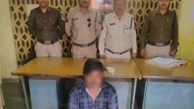 थाना कोतवाली पुलिस ने रात्रि भ्रमण के दौरान अवैध हथियार देसी कट्टा सहित आरोपी को किया गिरफ्तार