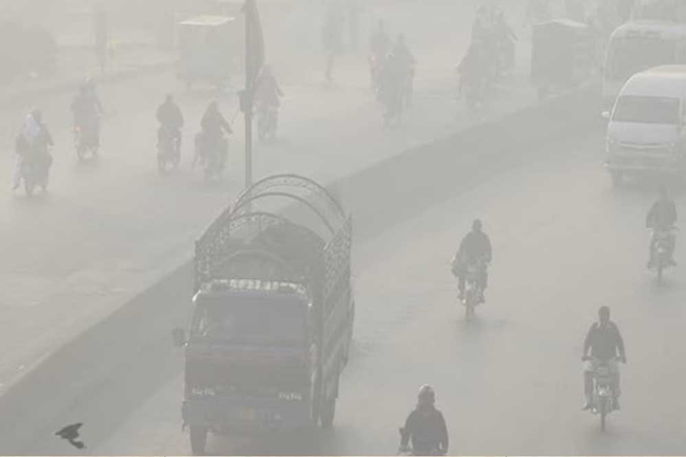 लाहौर की हवा हुई जहरीली, AQI पहुंचा 1000, अधिकारियों ने दिया स्कूल बंद करने का आदेश