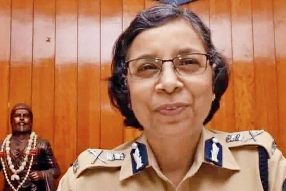 महाराष्ट्र DGP रश्मि शुक्ला हटाई गईं, कांग्रेस की शिकायत पर EC का एक्शन महाराष्ट्र DGP रश्मि शुक्ला हटाई गईं, कांग्रेस की शिकायत पर EC का एक्शन