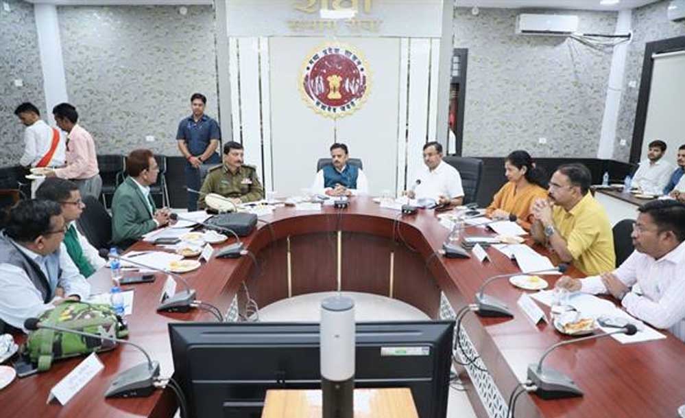 सीतापुर-हनुमना सिंचाई परियोजना के लिए समन्वित प्रयास कर शीघ्र कार्य प्रारंभ करें – उप मुख्यमंत्री शुक्ल