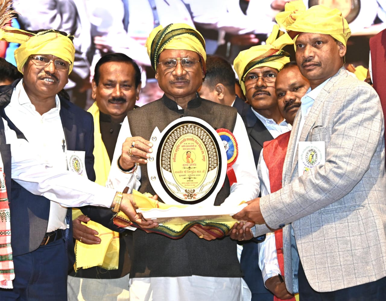 अनुसूचित जनजाति समाज हमारी सांस्कृतिक धरोहर और परंपराओं का संवाहक -मुख्यमंत्री विष्णु देव साय अनुसूचित जनजाति समाज हमारी सांस्कृतिक धरोहर और परंपराओं का संवाहक -मुख्यमंत्री विष्णु देव साय