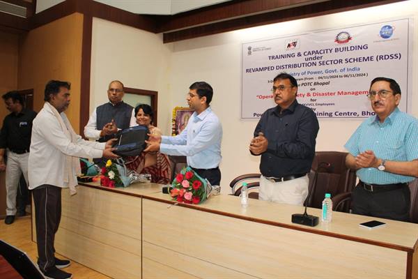 ज्यादा काम करने की जरूरत : श्रीमती तृप्ता ठाकुर ज्यादा काम करने की जरूरत : श्रीमती तृप्ता ठाकुर