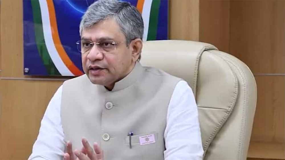 सोशल मीडिया पर भी अश्लील सामग्री प्रसारित की जाती है, और इसे नियंत्रित करने के लिए सरकार को कड़े कदम उठाने होंगे : अश्विनी वैष्णव सोशल मीडिया पर भी अश्लील सामग्री प्रसारित की जाती है, और इसे नियंत्रित करने के लिए सरकार को कड़े कदम उठाने होंगे : अश्विनी वैष्णव