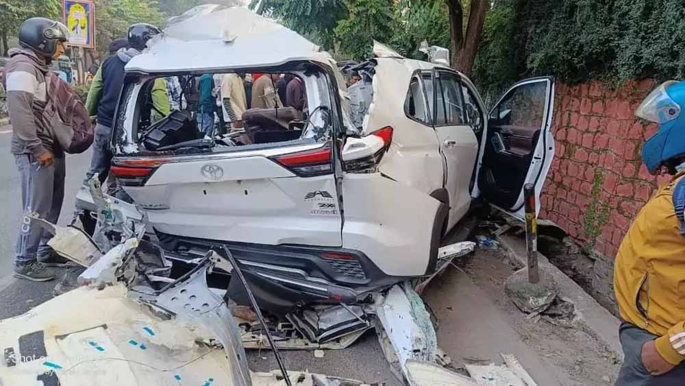 बिजनौर में एक भीषण सड़क हादसा, खड़े ट्रक में पीछे से टकराई कार, दो युवकों की दर्दनाक मौत बिजनौर में एक भीषण सड़क हादसा, खड़े ट्रक में पीछे से टकराई कार, दो युवकों की दर्दनाक मौत