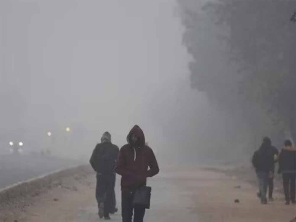 नवंबर का महीना शुरू हो चुका है, अब जल्द ही ठण्ड देने वाली है दस्तक, उत्तर भारत में तीन डिग्री तक गिरेगा पारा
