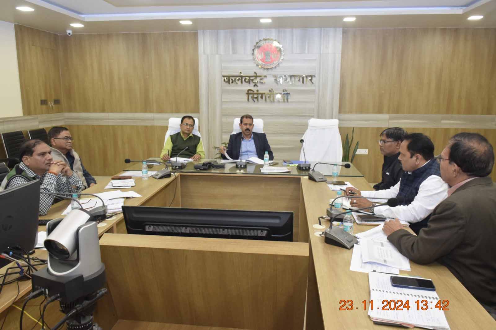 निर्माण कार्यो का लोकापर्ण एवं भूमिपूजन जन प्रतिनिधियों से कराया जाना सुनिश्चित करे :कलेक्टर निर्माण कार्यो का लोकापर्ण एवं भूमिपूजन जन प्रतिनिधियों से कराया जाना सुनिश्चित करे :कलेक्टर