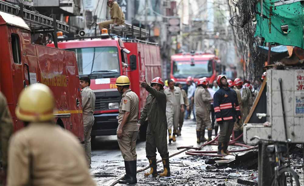 दिवाली के जश्न के बीच इस बार राजधानी दिल्ली में आग लगने की 700 से ज्यादा घटनाएं दर्ज