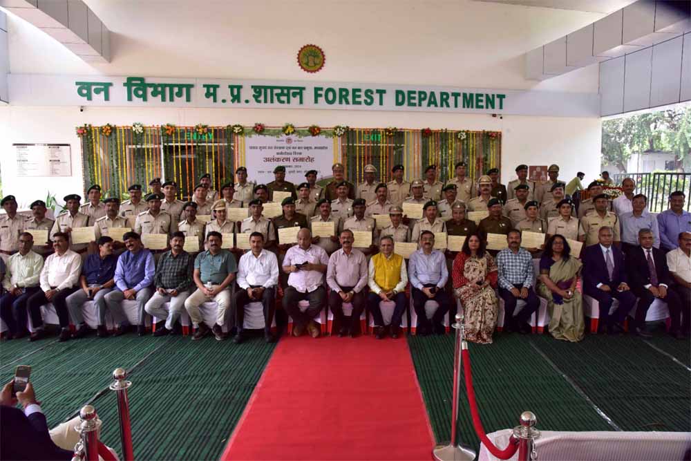 सम्मानित वनकर्मी दूसरों को प्रेरणा देने का काम करेंगे : प्रधान मुख्य वन संरक्षक श्री श्रीवास्तव सम्मानित वनकर्मी दूसरों को प्रेरणा देने का काम करेंगे : प्रधान मुख्य वन संरक्षक श्री श्रीवास्तव