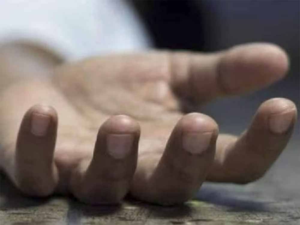 यूपी उपचुनाव के लिए वोटिंग चल रही है, इस बीच दलित लड़की की हत्या