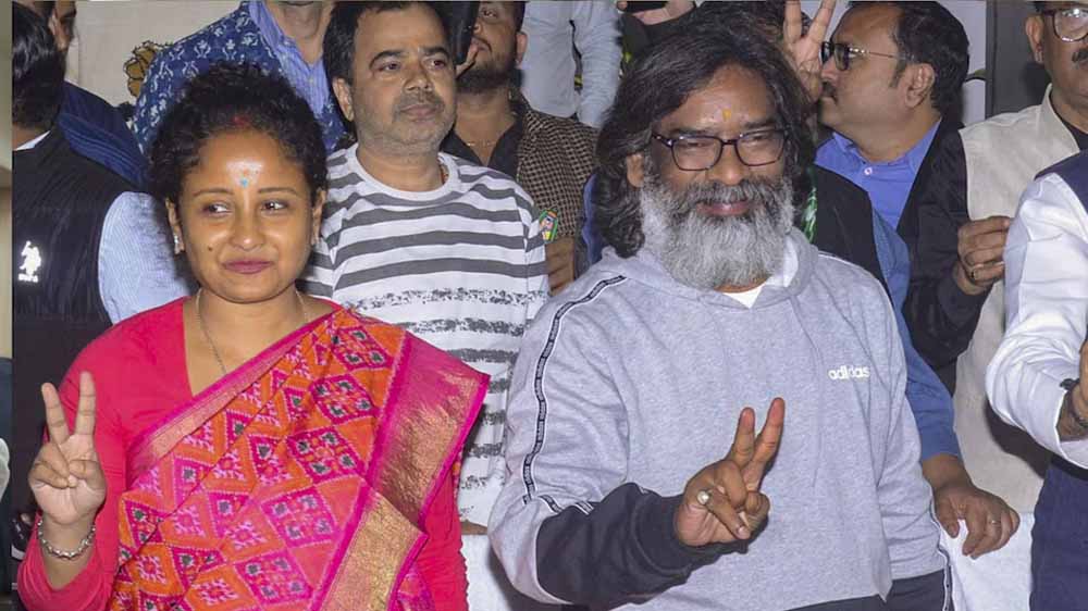 झारखंड में शानदार जीत के बाद 26 नवंबर को होगा हेमंत सोरेन का शपथ ग्रहण झारखंड में शानदार जीत के बाद 26 नवंबर को होगा हेमंत सोरेन का शपथ ग्रहण