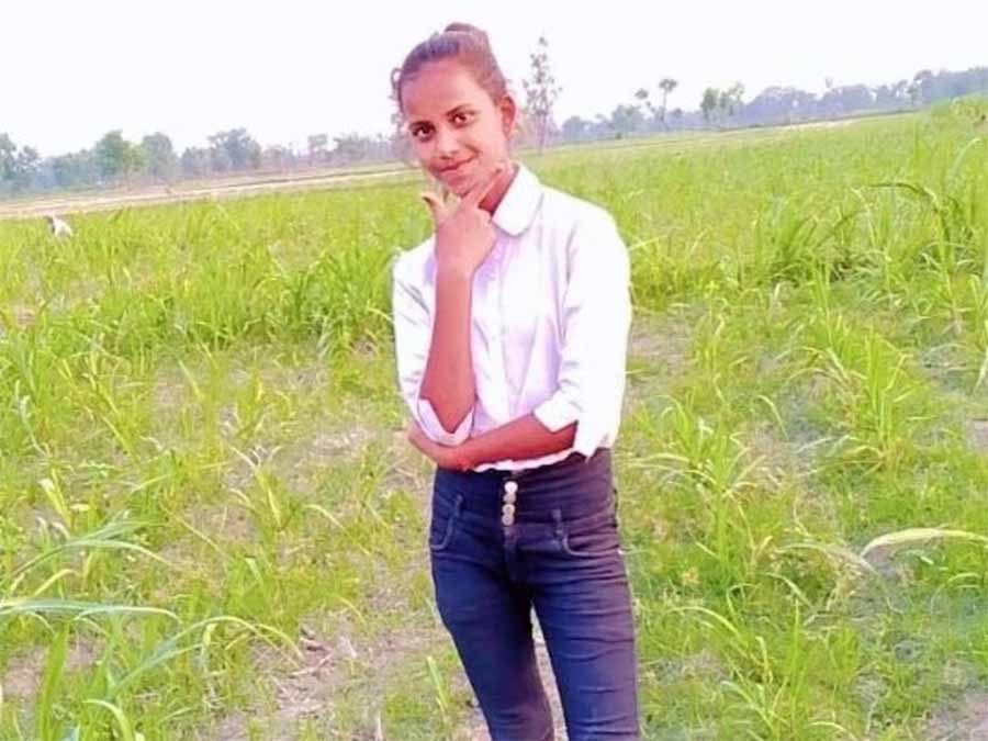 कुशीनगर में घर में घुसे अज्ञात शख्स ने आधी रात को किया जमकर तांडव, नाबालिग लड़की का काटा गला कुशीनगर में घर में घुसे अज्ञात शख्स ने आधी रात को किया जमकर तांडव, नाबालिग लड़की का काटा गला