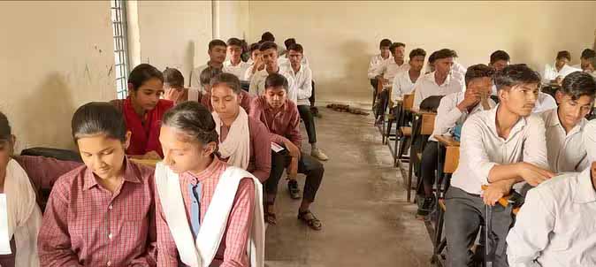 यूपी में कोई भी प्राइमरी स्कूल बंद नहीं होगा, सरकार ने किया खंडन यूपी में कोई भी प्राइमरी स्कूल बंद नहीं होगा, सरकार ने किया खंडन