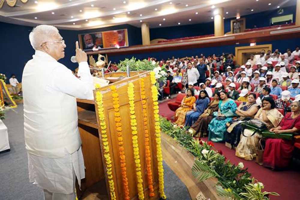 बच्चों को ऊर्जा बचत की सीख और संस्कार बचपन से ही दें : श्री मंगुभाई पटेल बच्चों को ऊर्जा बचत की सीख और संस्कार बचपन से ही दें : श्री मंगुभाई पटेल