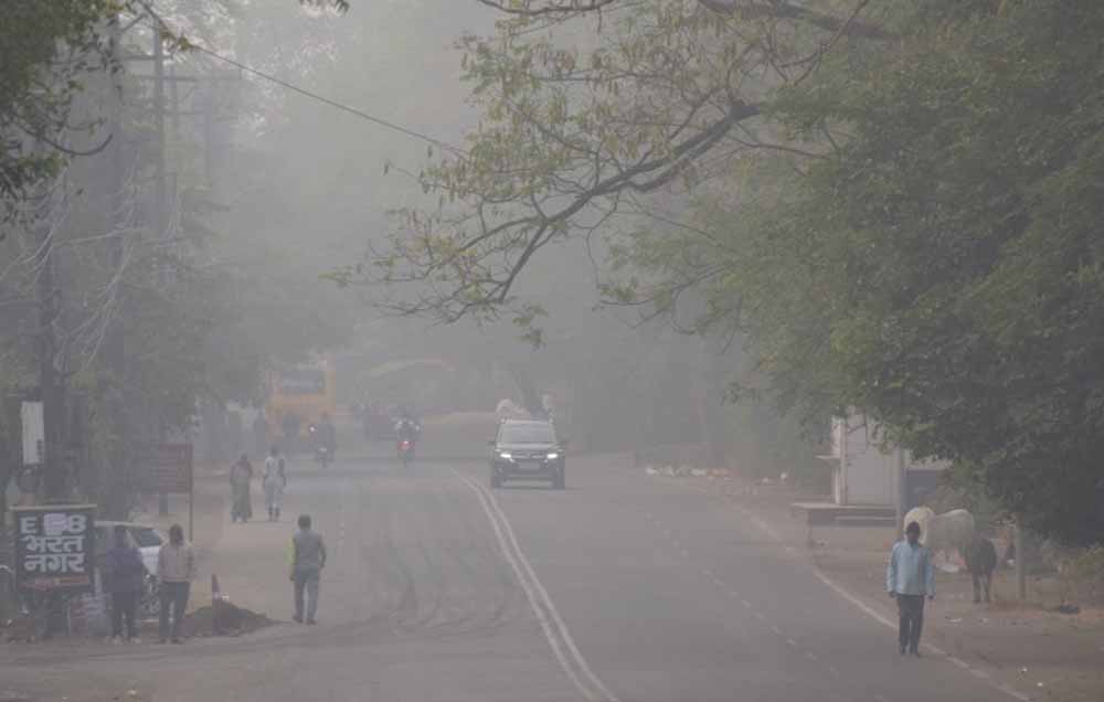 ठंड ने पकड़ा जोर, प्रदेश में सर्द हवाओं के असर से लगातार लुढक रहा पारा ठंड ने पकड़ा जोर, प्रदेश में सर्द हवाओं के असर से लगातार लुढक रहा पारा