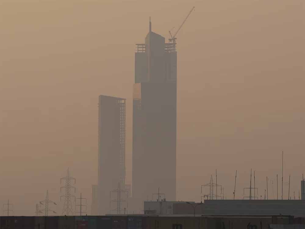 भारत के साथ-साथ पाकिस्तान की हवा भी जहरीली हो गई, पंजाब के 2 शहरों में लगा कंप्लीट लॉकडाउन भारत के साथ-साथ पाकिस्तान की हवा भी जहरीली हो गई, पंजाब के 2 शहरों में लगा कंप्लीट लॉकडाउन