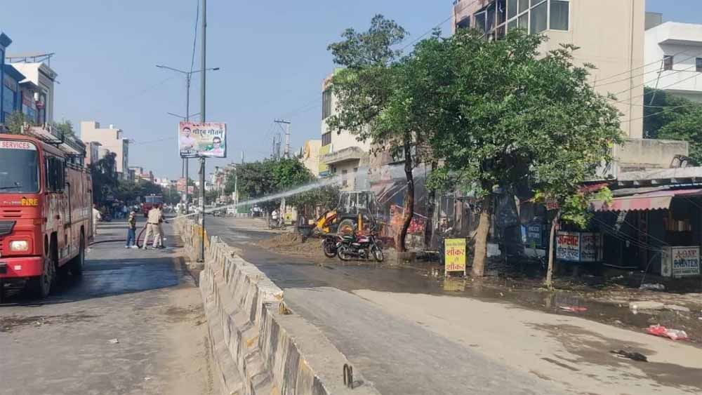 PNG पाइपलाइन में धमाका, दुकानों में रखा सामान जलकर हुआ राख, एक की मौत PNG पाइपलाइन में धमाका, दुकानों में रखा सामान जलकर हुआ राख, एक की मौत