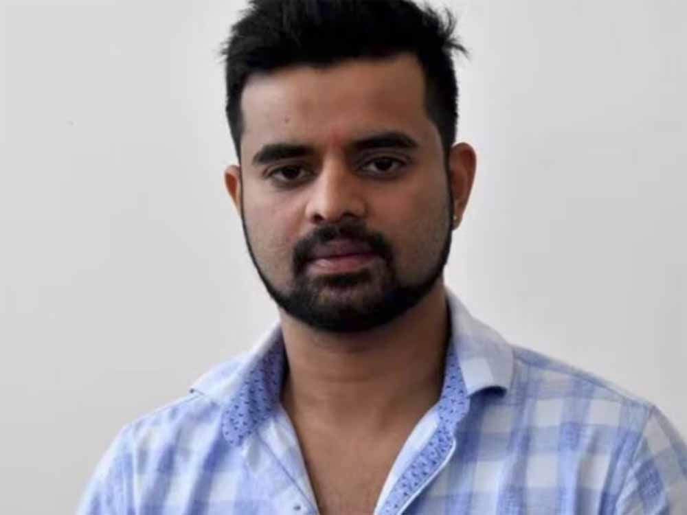 सुप्रीम कोर्ट ने पूर्व जेडीएस सांसद प्रज्वल रेवन्ना को रेप और यौन उत्पीड़न मामले में जमानत देने से इनकार किया सुप्रीम कोर्ट ने पूर्व जेडीएस सांसद प्रज्वल रेवन्ना को रेप और यौन उत्पीड़न मामले में जमानत देने से इनकार किया